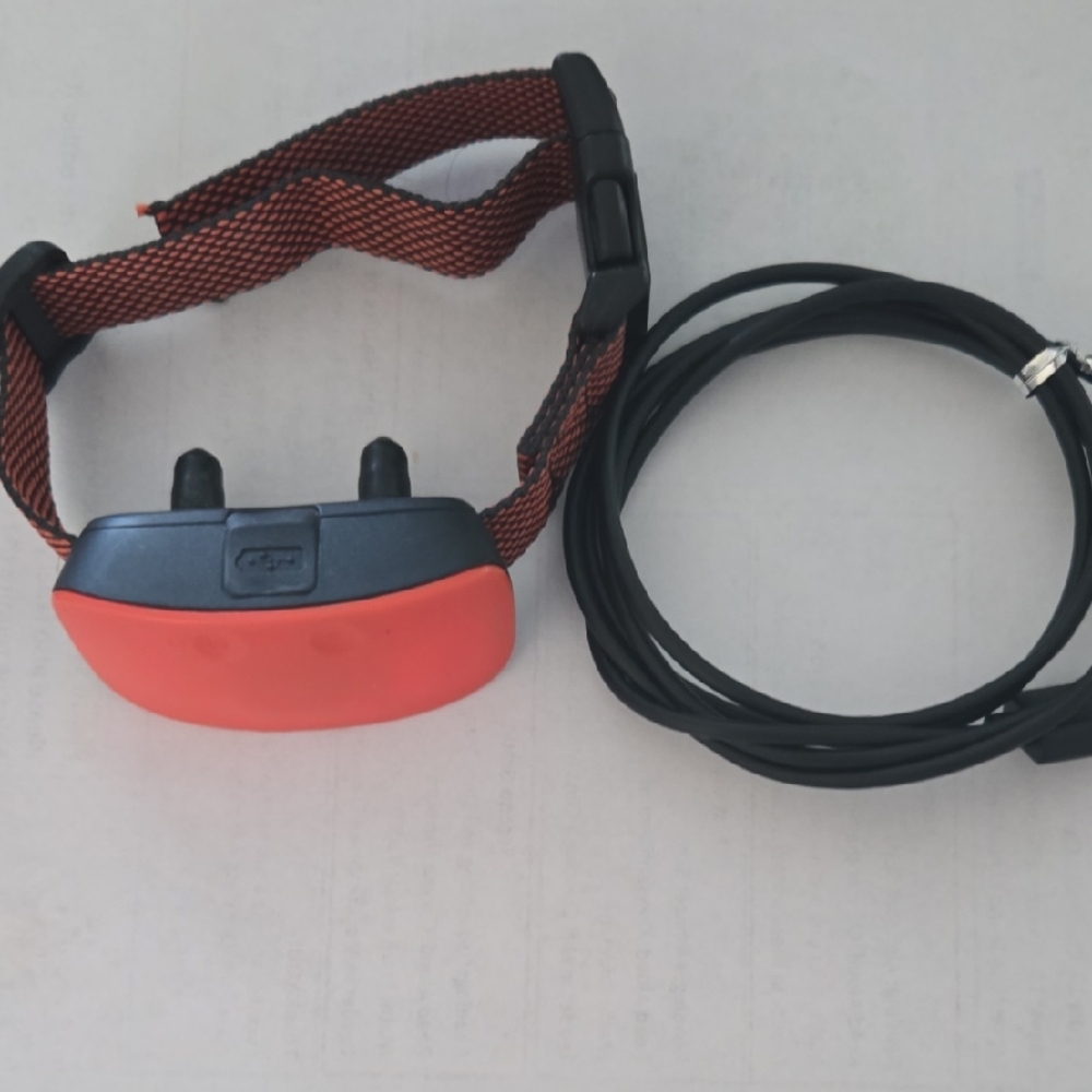 Red and Black Bark Collar For Small Dogs.Callor adjust to 11 Inches Accessory